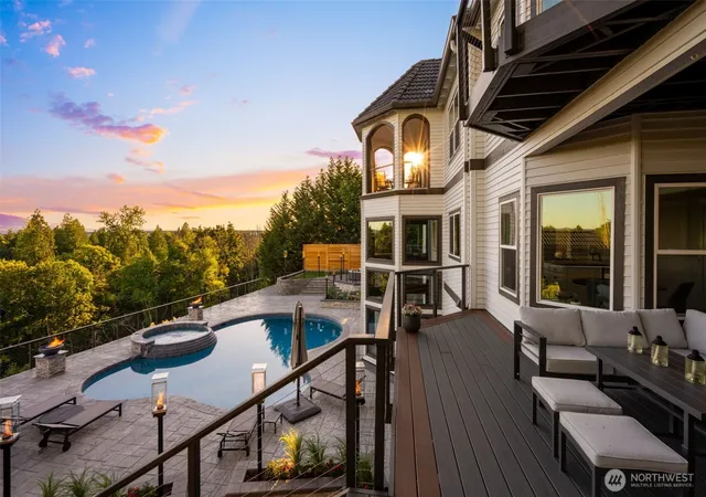 Photo 2 of Sale Pending at 12815 Se Rivercrest Dr, Vancouver, WA 98683 | MLS# NWM2538017 | Listing updated on 2026-09-25