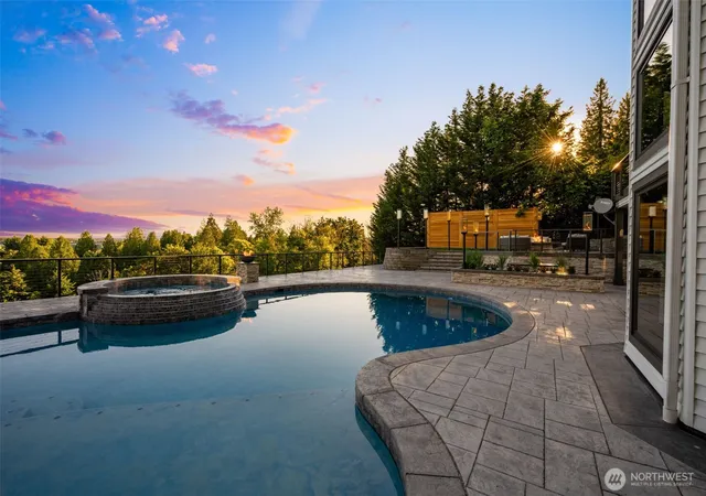 Photo 4 of Sale Pending at 12815 SE Rivercrest Dr, Vancouver, WA 98683 | MLS# NWM2538017 | Listing updated on 2026-09-25