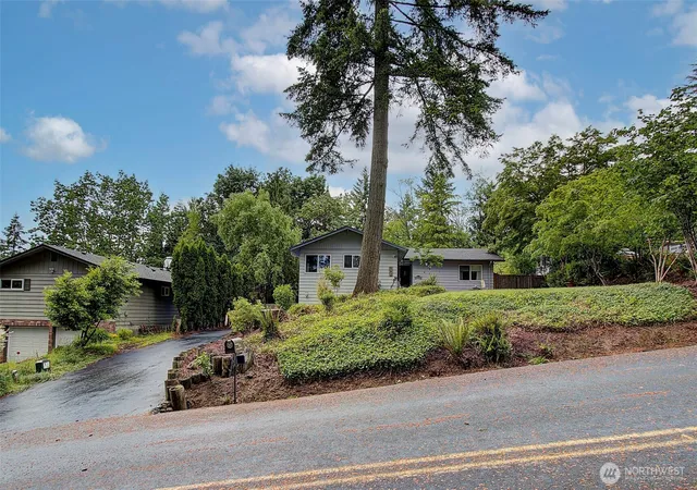 Photo 3 of Single family home for sale at 153 Monticello Dr, Longview, WA 98632 | MLS# NWM2538037 | Listing updated on 2026-09-30