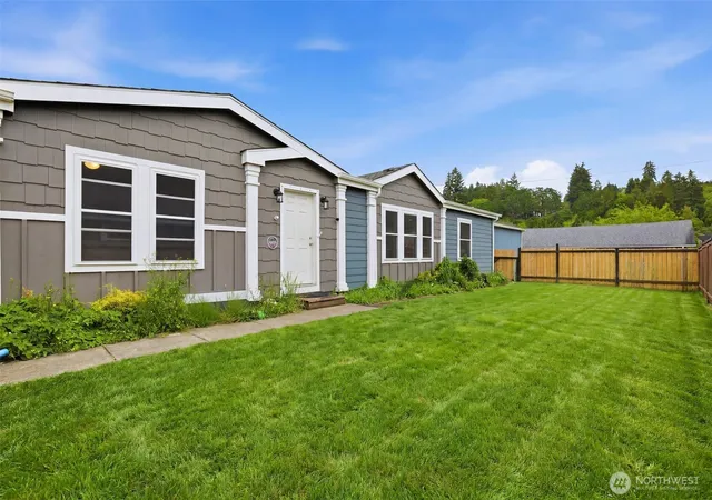 Photo 1 of Manufactured home for sale at 114 S Diamond St, Centralia, WA 98531 | MLS# NWM2538086 | Listing updated on 2026-09-29
