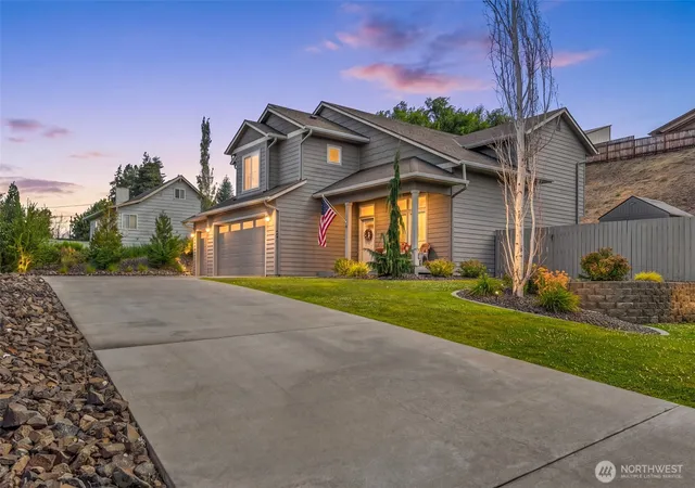 Photo 2 of Single family home for sale at 3143 Nw Delcon Ct, East Wenatchee, WA 98802 | MLS# NWM2538103 | Listing updated on 2026-09-24