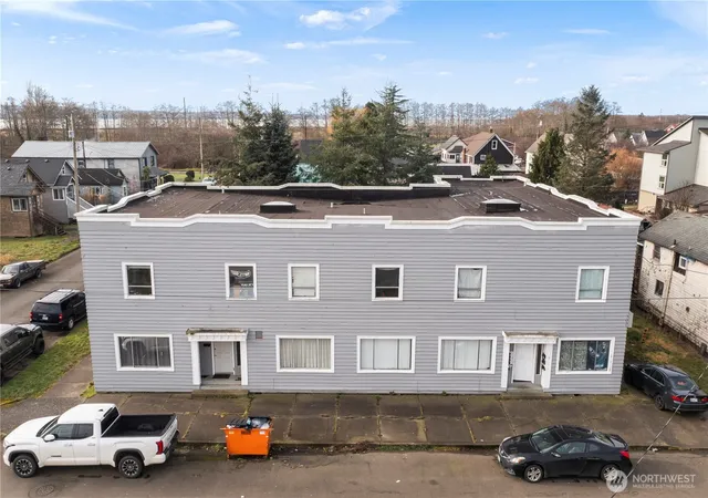 Photo 4 of Multi family home for sale at 1020 J St, Hoquiam, WA 98550 | MLS# NWM2538113 | Listing updated on 2026-09-22