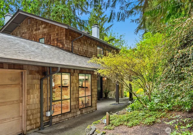 Photo 3 of Single family home for sale at 8151 Ne Hidden Cvs Rd, Bainbridge Island, WA 98110 | MLS# NWM2538129 | Listing updated on 2026-09-22