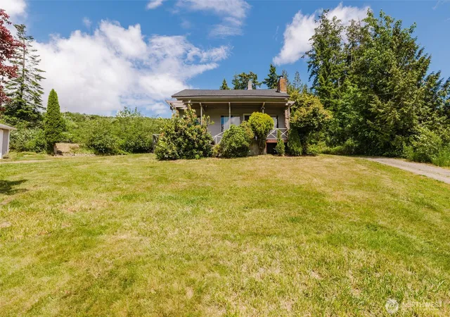 Photo 3 of Sale Pending at 3190 Bartolatz Rd W, Bremerton, WA 98312 | MLS# NWM2538248 | Listing updated on 2026-09-25