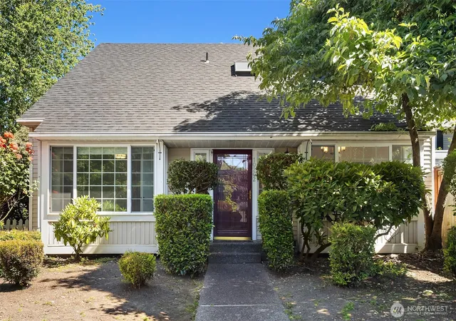 Photo 1 of Townhouse for sale at 10262 Ne 129th Lane, Kirkland, WA 98034 | MLS# NWM2538271 | Listing updated on 2026-09-29