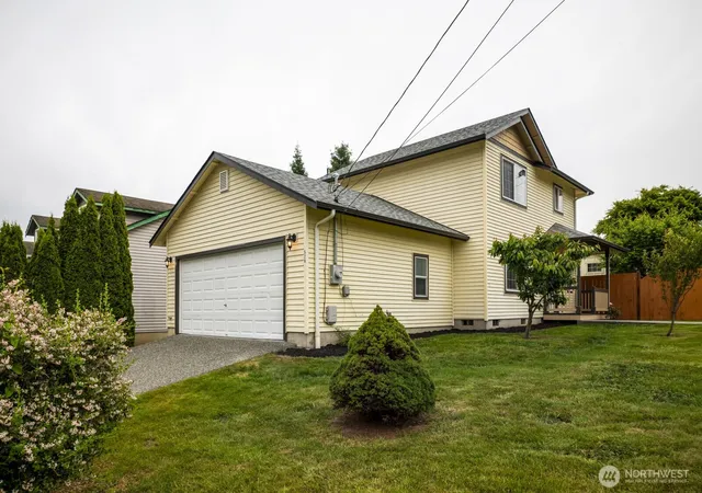 Photo 2 of Single family home for sale at 520 N Laventure Rd, Mount Vernon, WA 98273 | MLS# NWM2538272 | Listing updated on 2026-09-23
