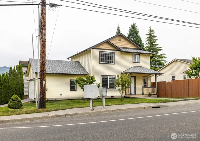 Photo 3 of Single family home for sale at 520 N Laventure Rd, Mount Vernon, WA 98273 | MLS# NWM2538272 | Listing updated on 2026-09-23