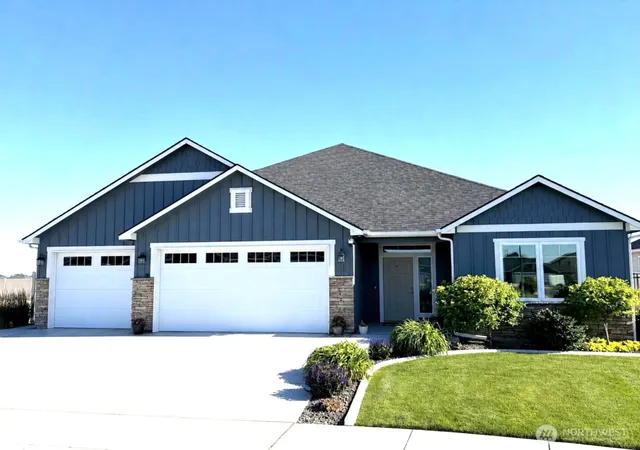 Photo 1 of Single family home for sale at 915 S M Loop Dr Sw, Quincy, WA 98848 | MLS# NWM2538276 | Listing updated on 2026-09-22