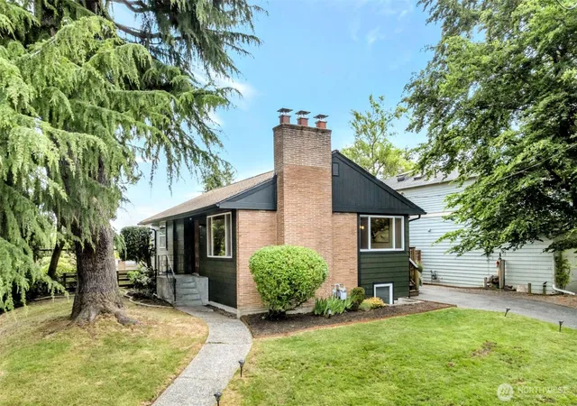 Photo 2 of Single family home for sale at 3802 Ne 90th Street, Seattle, WA 98115 | MLS# NWM2538295 | Listing updated on 2026-09-04