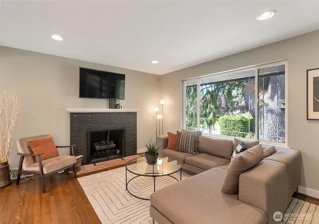 Photo 4 of Single family home for sale at 3802 NE 90th Street, Seattle, WA 98115 | MLS# NWM2538295 | Listing updated on 2026-09-04