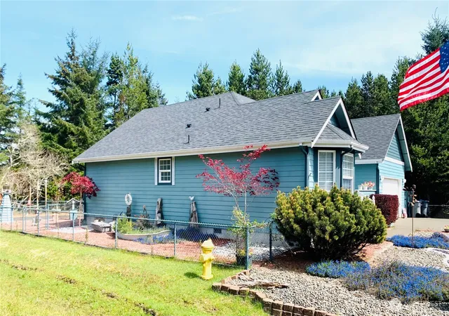 Photo 2 of Sale Pending at 419 Lake W Loop Ne, Ocean Shores, WA 98569 | MLS# NWM2538335 | Listing updated on 2026-09-26
