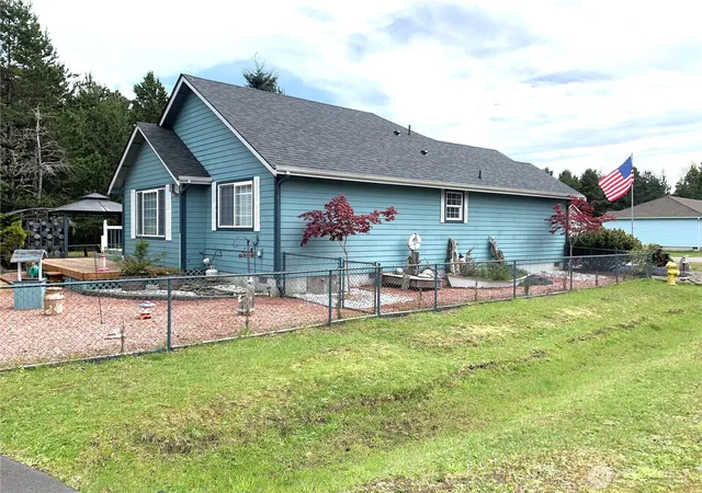 Photo 3 of Sale Pending at 419 Lake W Loop Ne, Ocean Shores, WA 98569 | MLS# NWM2538335 | Listing updated on 2026-09-26