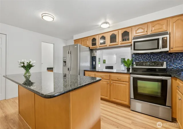 Photo 3 of Sale Pending at 31074 9th Avenue S, Federal Way, WA 98003 | MLS# NWM2538396 | Listing updated on 2026-09-23