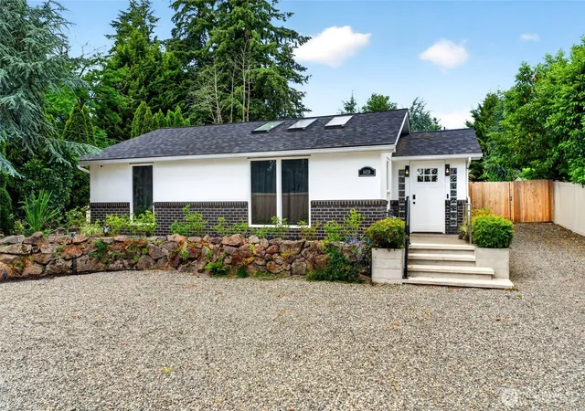 Photo 2 of Single family home for sale at 1420 S 359th Street, Federal Way, WA 98003 | MLS# NWM2538403 | Listing updated on 2026-08-28