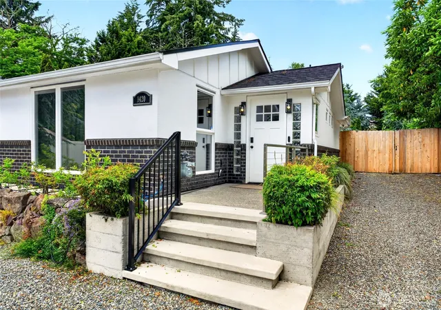 Photo 3 of Single family home for sale at 1420 S 359th Street, Federal Way, WA 98003 | MLS# NWM2538403 | Listing updated on 2026-08-28