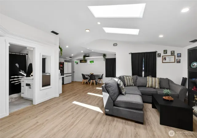 Photo 3 of Single family home for sale at 1420 S 359th Street, Federal Way, WA 98003 | MLS# NWM2538403 | Listing updated on 2026-08-28