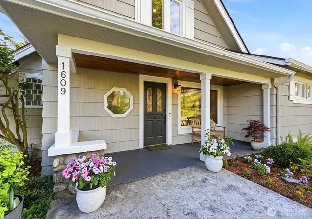 Photo 3 of Sale Pending at 1609 Goat Trl Rd, Mukilteo, WA 98275 | MLS# NWM2538472 | Listing updated on 2026-09-25
