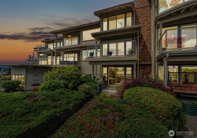 Condo for sale at 6402 E Side Dr NE #2, Tacoma, WA 98422 | MLS# NWM2538490