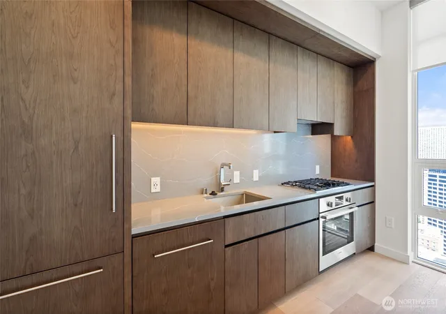 Photo 2 of Condo for sale at 121 Stewart St #3302, Seattle, WA 98101 | MLS# NWM2538493 | Listing updated on 2026-09-22