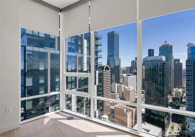 Photo 4 of Condo for sale at 121 Stewart St #3302, Seattle, WA 98101 | MLS# NWM2538493 | Listing updated on 2026-09-22