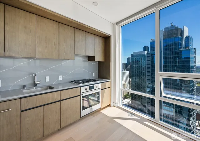 Photo 3 of Condo for sale at 121 Stewart St #3105, Seattle, WA 98101 | MLS# NWM2538496 | Listing updated on 2026-09-22