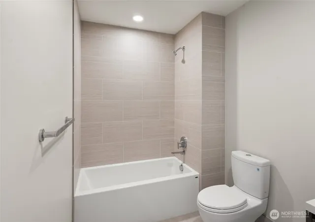 Photo 3 of Condo for sale at 121 Stewart St #3105, Seattle, WA 98101 | MLS# NWM2538496 | Listing updated on 2026-09-22