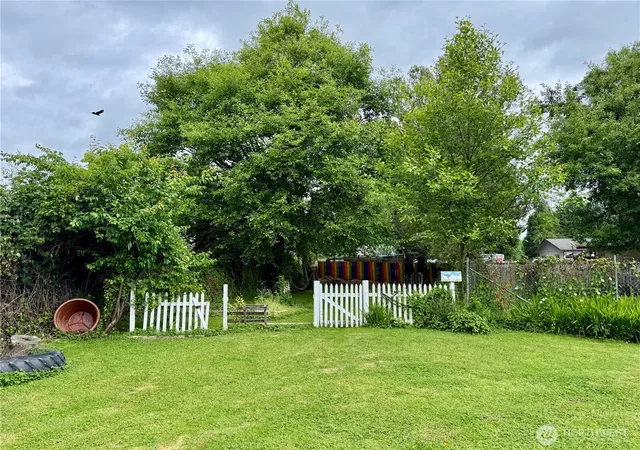 Photo 3 of Single family home for sale at 20423 State Route 20, Burlington, WA 98233 | MLS# NWM2538584 | Listing updated on 2026-09-22