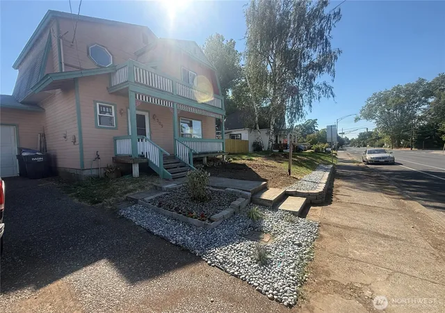 Photo 1 of Single family home for sale at 305 S Roosevelt St, Walla Walla, WA 99362 | MLS# NWM2538621 | Listing updated on 2026-09-22