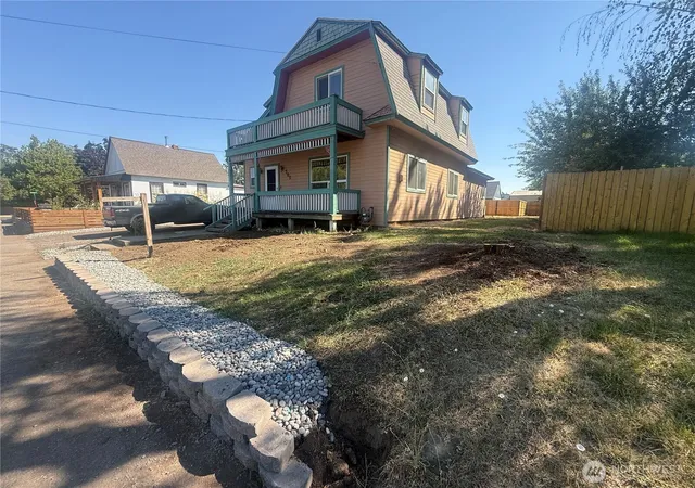 Photo 3 of Single family home for sale at 305 S Roosevelt St, Walla Walla, WA 99362 | MLS# NWM2538621 | Listing updated on 2026-09-22