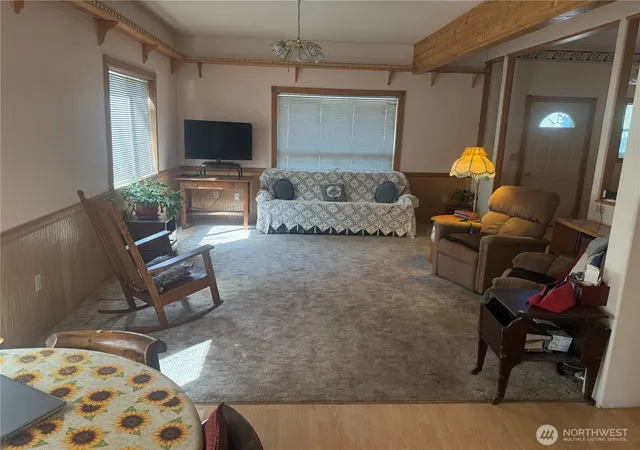 Photo 3 of Single family home for sale at 305 S Roosevelt St, Walla Walla, WA 99362 | MLS# NWM2538621 | Listing updated on 2026-09-22