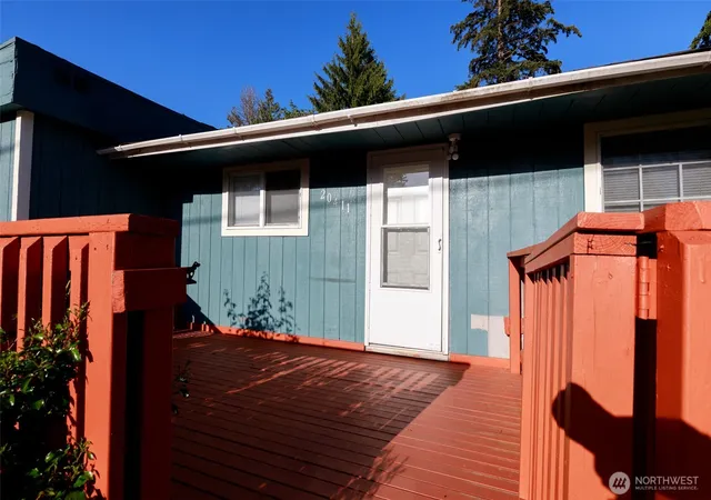 Photo 4 of Single family home for sale at 20411 56th Avenue W, Lynnwood, WA 98036 | MLS# NWM2538726 | Listing updated on 2026-09-22