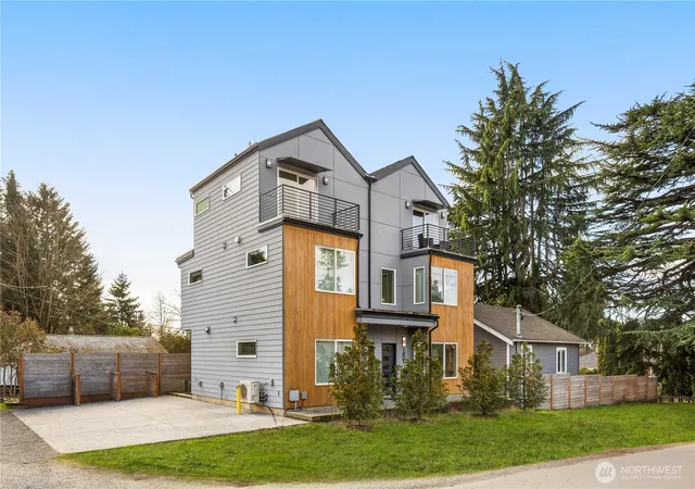 Photo 1 of Townhouse for sale at 1407 N 103rd Street, Seattle, WA 98133 | MLS# NWM2538753 | Listing updated on 2026-09-22