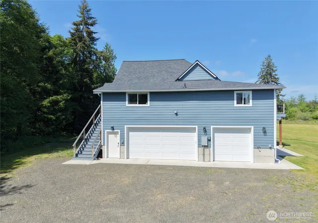 Photo 3 of Single family home for sale at 1518 Ocean Beach Rd, Hoquiam, WA 98550 | MLS# NWM2538756 | Listing updated on 2026-09-22