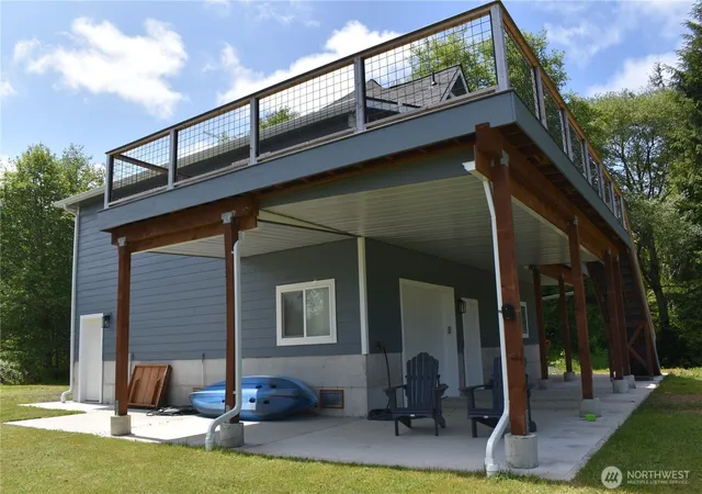 Photo 3 of Single family home for sale at 1518 Ocean Beach Rd, Hoquiam, WA 98550 | MLS# NWM2538756 | Listing updated on 2026-09-22