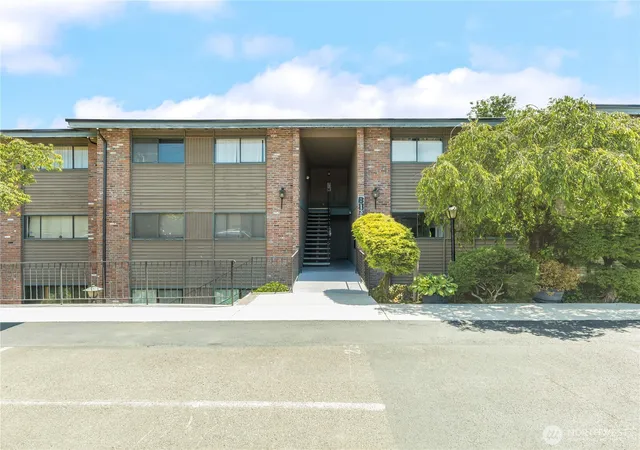 Condo for sale at 13558 37th Avenue S #21, Tukwila, WA 98168 | MLS# NWM2538771