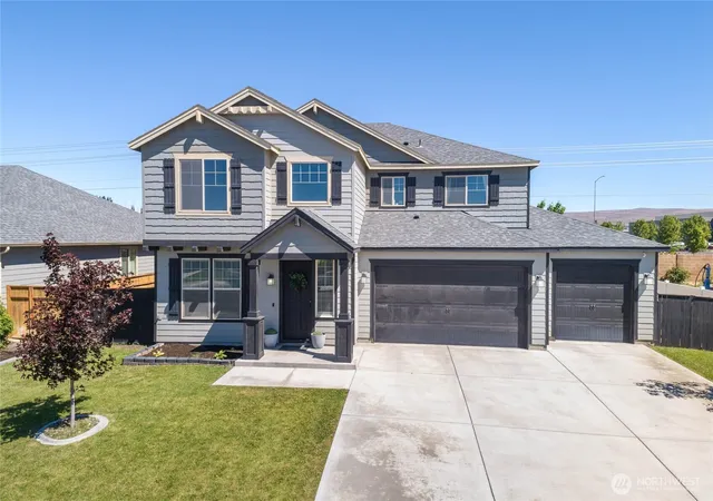 Photo 1 of Single family home for sale at 215 L St Ne, Quincy, WA 98848 | MLS# NWM2538904 | Listing updated on 2026-09-22
