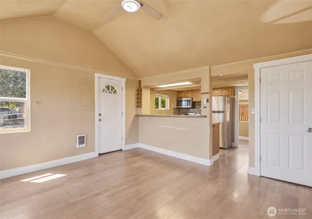 Photo 4 of Sale Pending at 1522 Crescent St, Wenatchee, WA 98801 | MLS# NWM2538959 | Listing updated on 2026-09-28