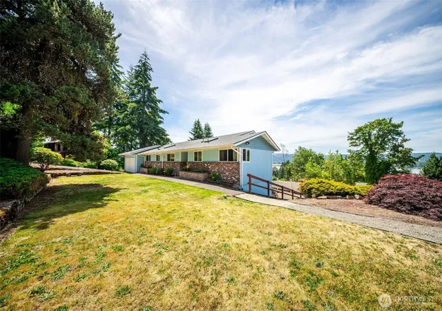 Photo 3 of Single family home for sale at 80 Summit Dr, Kalama, WA 98625 | MLS# NWM2539039 | Listing updated on 2026-10-01