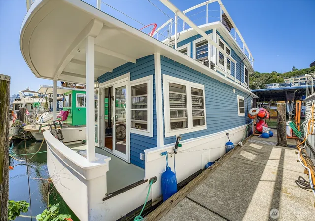 Photo 3 of Single family home for sale at 1900 Westlake Ave N #B20, Seattle, WA 98109 | MLS# NWM2539054 | Listing updated on 2026-09-22