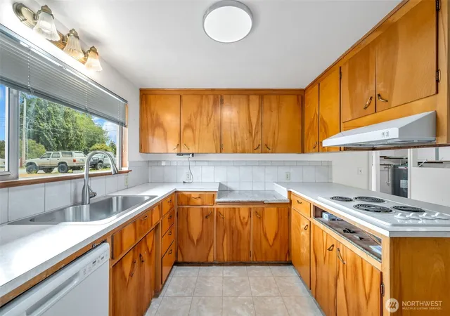 Photo 3 of Sale Pending at 26845 15th Avenue S, Des Moines, WA 98198 | MLS# NWM2539056 | Listing updated on 2026-09-04