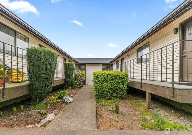 Photo 4 of Multi family home for sale at 1252 Nevada St, Bellingham, WA 98229 | MLS# NWM2539063 | Listing updated on 2026-09-22