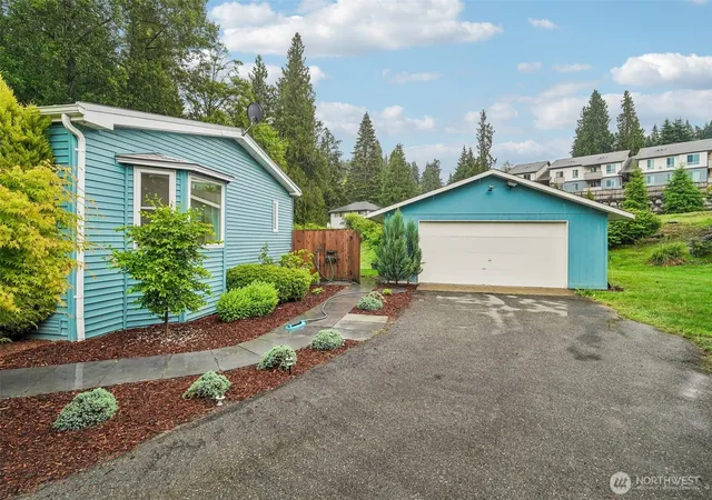 Photo 1 of Manufactured home for sale at 215 105th Avenue E, Edgewood, WA 98372 | MLS# NWM2539103 | Listing updated on 2026-09-23