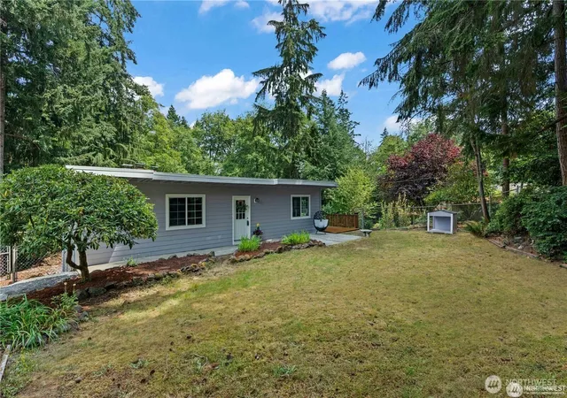 Photo 3 of Sale Pending at 2749 Parkway Dr W, University Place, WA 98466 | MLS# NWM2539122 | Listing updated on 2026-09-30