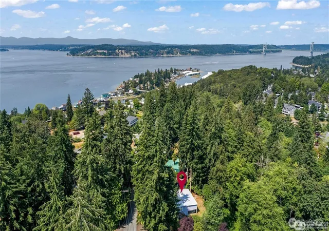 Photo 3 of Sale Pending at 2749 Parkway Dr W, University Place, WA 98466 | MLS# NWM2539122 | Listing updated on 2026-09-30