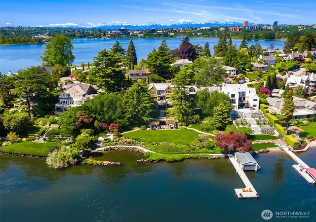 Photo 2 of Mansion for sale at 3038 E Laurelhurst Dr Ne, Seattle, WA 98105 | MLS# NWM2539206 | Listing updated on 2026-09-22