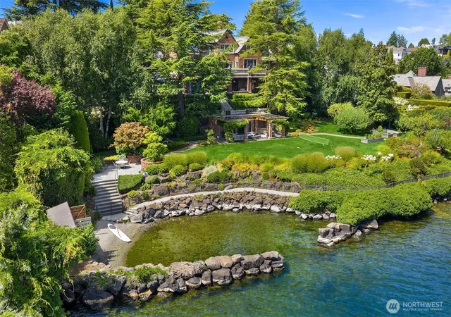 Photo 3 of Mansion for sale at 3038 E Laurelhurst Dr Ne, Seattle, WA 98105 | MLS# NWM2539206 | Listing updated on 2026-09-22