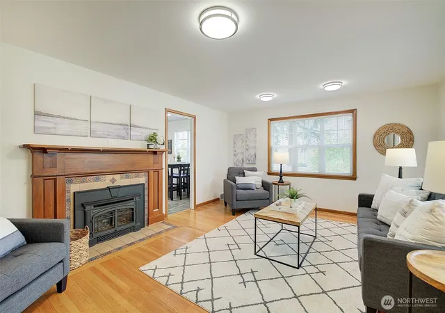 Photo 3 of Sale Pending at 15524 Midvale Ave N, Shoreline, WA 98133 | MLS# NWM2539213 | Listing updated on 2026-10-12