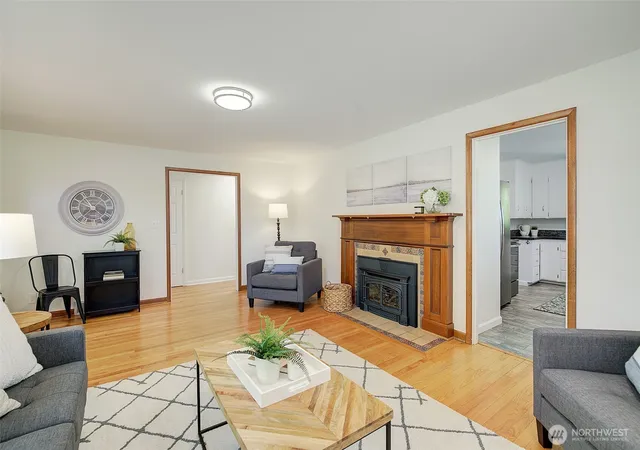 Photo 3 of Sale Pending at 15524 Midvale Ave N, Shoreline, WA 98133 | MLS# NWM2539213 | Listing updated on 2026-10-12