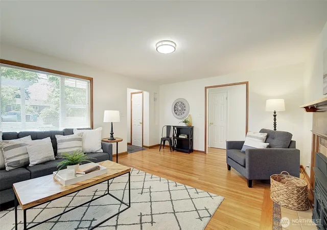 Photo 4 of Sale Pending at 15524 Midvale Ave N, Shoreline, WA 98133 | MLS# NWM2539213 | Listing updated on 2026-10-12