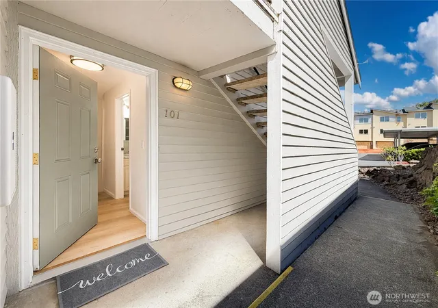Photo 3 of Condo for sale at 1626 Grant Ave S #E101, Renton, WA 98055 | MLS# NWM2539230 | Listing updated on 2026-09-22